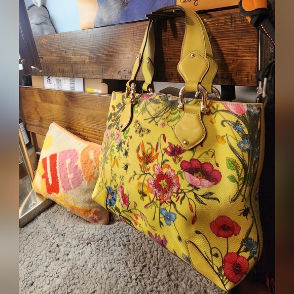 GUCCI Floral Yellow Tote Bag - Picture 16 of 17